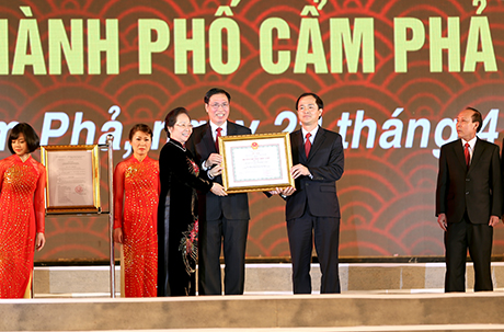 ນະຄອນເກີມຟາ ຕ້ອບຮັບຫຼຽນໄຊເອກະລາດຊັ້ນໜຶ່ງ ແລະ ໄດ້ຮັບການຢັ້ງຢືນເປັນເຂດຕົວເມືອງລະດັບ 2